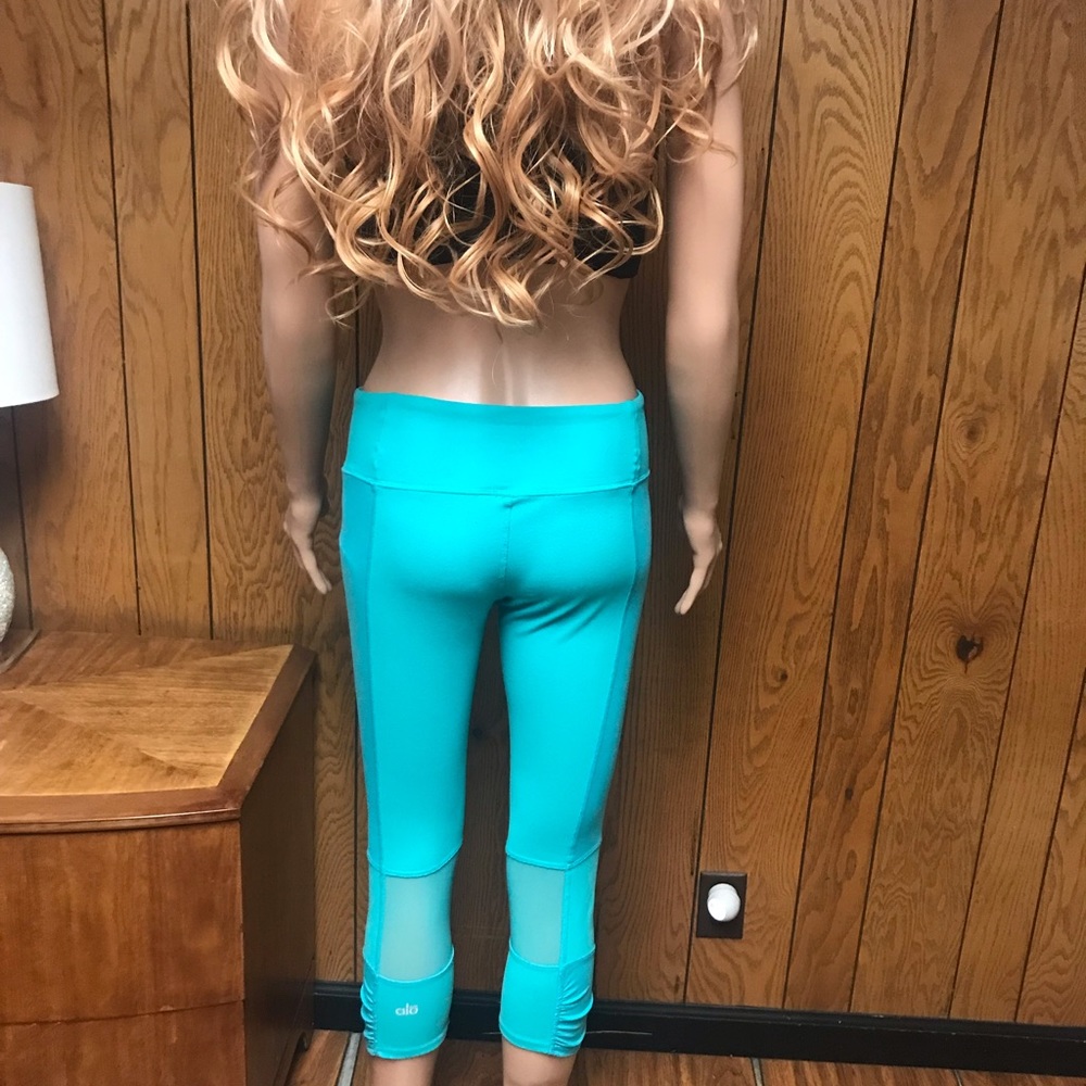 Alo yoga Cropped Workout-Leggings- Aqua Teal- Size None Good Condition - Picture 13 of 16